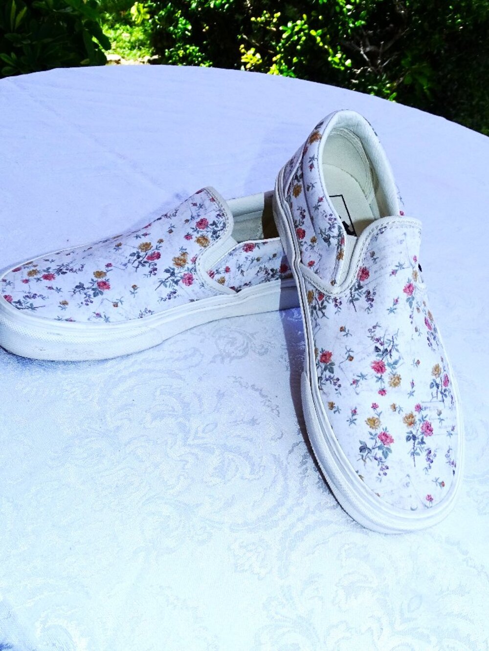 Vans White Floral Pattern Slip Ons 7.5